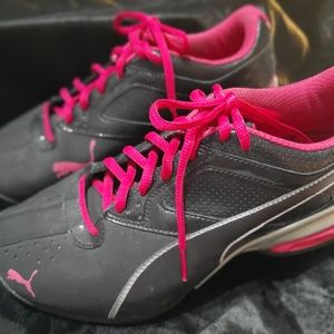Puma Sneakers/Pink & Black Size 9